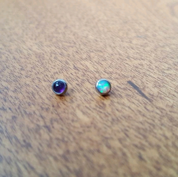 Genuine stone screw ons (piercing jewelry) - Picture 1 of 1